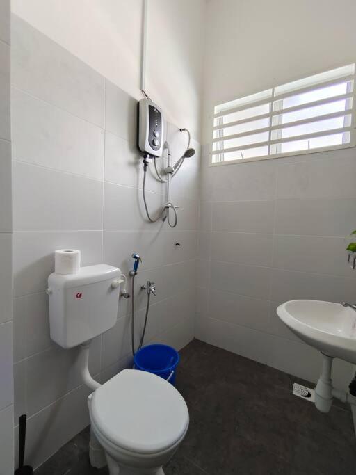 Rumah Aina Homestay Bukit Changgang Private Pool Kampong Melot Exterior photo