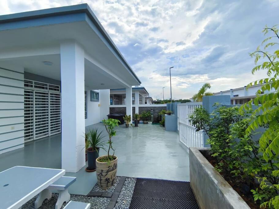 Rumah Aina Homestay Bukit Changgang Private Pool Kampong Melot Exterior photo